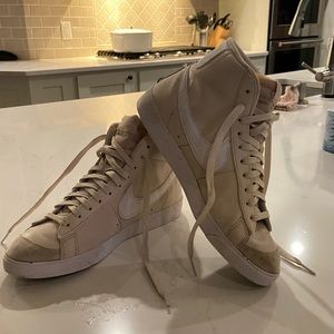Nike Blazer Mid 77’ Woman’s size 9.5 Light Orewood Brown/ White